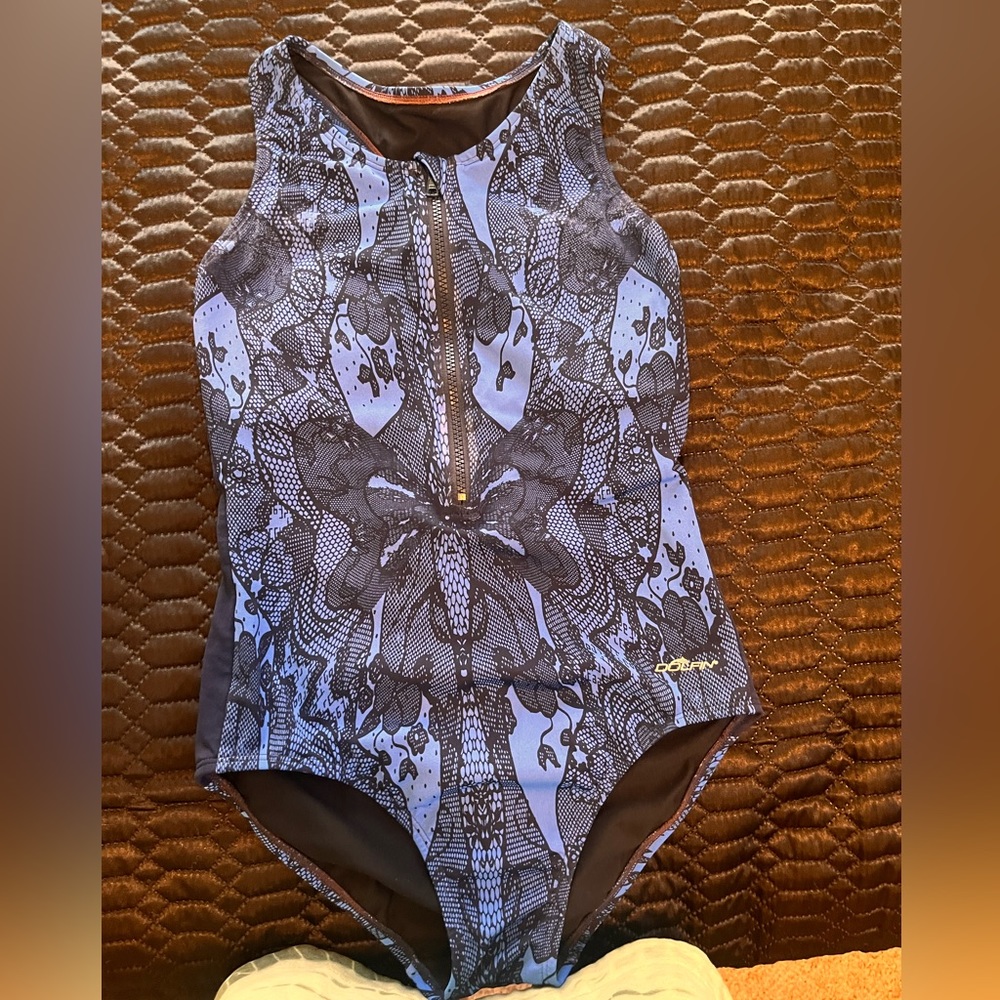 Dolfin Aquashape zip front swimsuit size 34/8